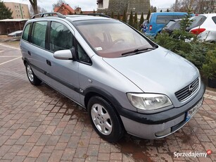 Opel Zafira 1,8+GAZ z hakiem 7 -osobowy długie opłaty