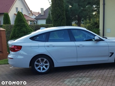 BMW Seria 3 318d Advantage