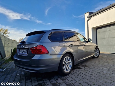 BMW Seria 3 318i Touring