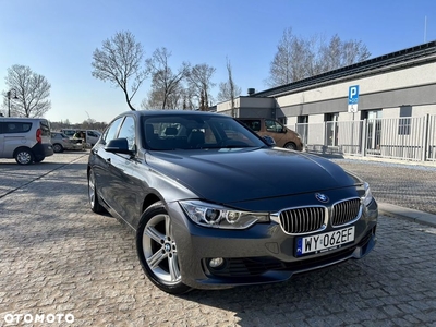 BMW Seria 3 328i Sport Line