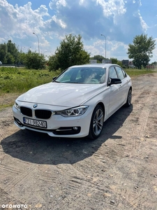 BMW Seria 3 328i Touring xDrive Sport Line