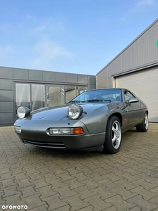 Porsche 928