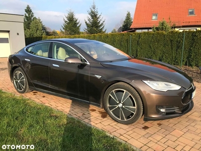 Tesla Model S Performance