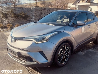 Toyota C-HR Hybrid Style Selection