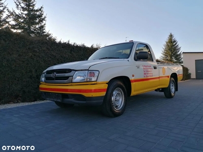 Toyota Hilux 2.5 D-4D DLX 2os