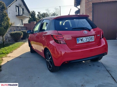 Toyota Yaris 1.3 benzyna 99 KM 2015r.