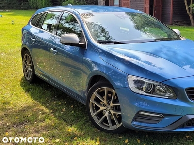 Volvo V60 D4 R-Design