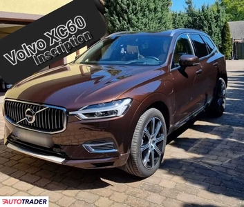 Volvo XC60 2.0 hybrydowy 320 KM 2020r. (zielona)