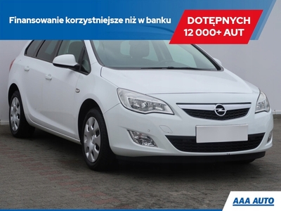 Opel Astra J Sports Tourer 1.4 Turbo ECOTEC 140KM 2011