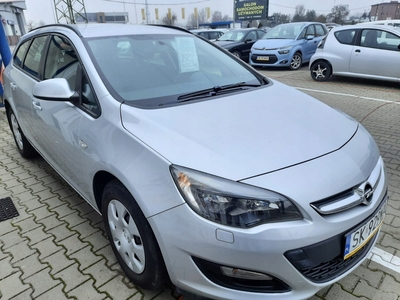 Opel Astra J Sports Tourer Facelifting 1.4 Twinport ECOTEC 100KM 2015