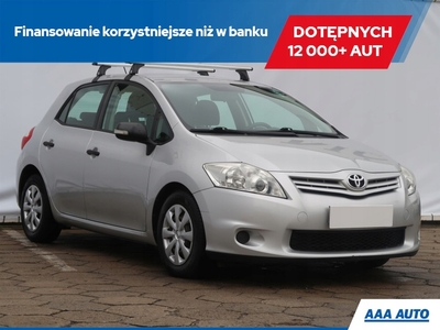 Toyota Auris I Hatchback 5d Facelifting 1.4 D-4D 90KM 2011