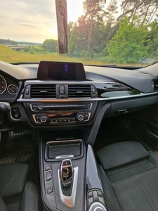 BMW Seria 3 320d Touring xDrive Sport-Aut Sport Line