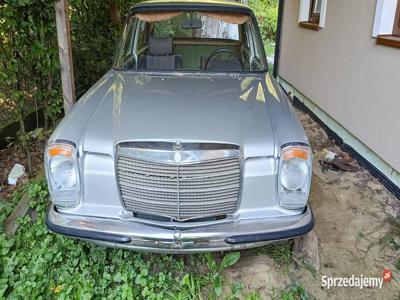 Mercedes Puchatek W115 230 rocznik 1974