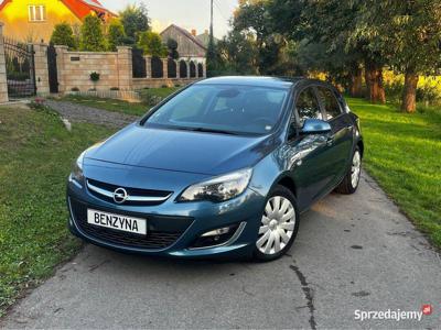 Opel Astra J lift 2013 niski przebieg super stan oszczędny