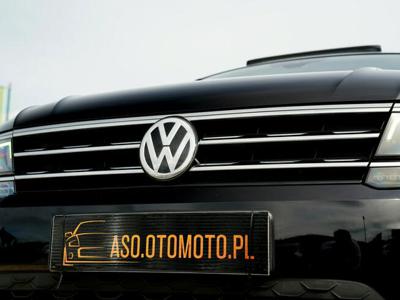 Volkswagen Tiguan R-LINE sam parkuje SKÓRA panorama ACC nawi BLIS kamera el.klapa LEDY