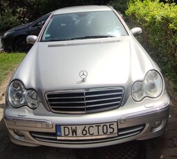 Mercedes-Benz Klasa C W203 2,2 cdi 110Kw (150KM) sedan z 2004