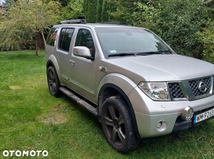 Nissan Pathfinder 4.0 V6 LE