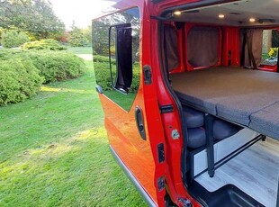 Renault Trafic Campervan 2.0 L1H1 9 osobowy klima 2008 kamper łóżko