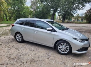 Toyota Auris diesel kombi 2016 kamera czujniki cofania wersja premium