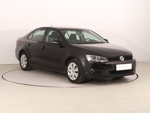 Volkswagen Jetta VI , Salon Polska, Klima, Parktronic, Podgrzewane siedzienia