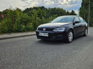 Volkswagen Jetta VI Sedan 1.6 TDI CR DPF 105KM 2011