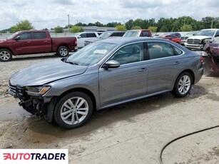 Volkswagen Passat 2.0 benzyna 2020r. (LOUISVILLE)