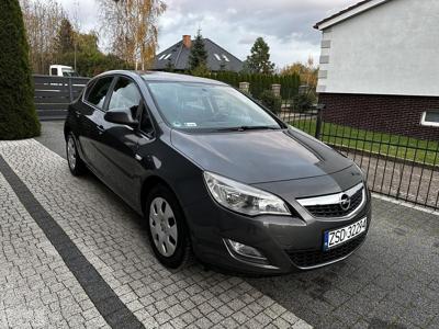 Opel Astra J 1.6 Benzyna 115KM Klima Tempomat PDC !!