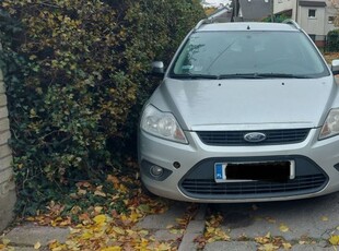 Ford focus 2010 r. uszkodzony