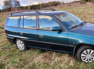 Opel Astra 1,6 KOMBI z hakiem Mały przebieg 198000 Prawie nowe zimówki