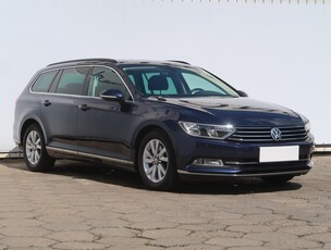 Volkswagen Passat B8 , 190 KM, Navi, Klimatronic, Tempomat, Parktronic,