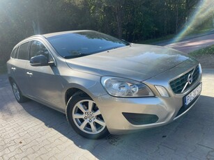 Volvo V60 I 2.0 136KM Navi Niski Przebieg Nowy Rozrząd Zarejestrowany w PL!