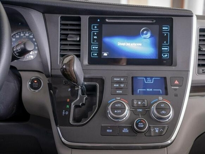 Toyota Sienna 4x4 AWD XLE martwe pole Skóra 6os klimatyzacja 4 strefy kamera FV23%
