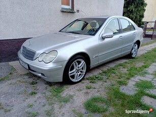 C KLASA W203 160 tyś km BENZYNA