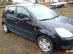 Forda FIESTA 5D 2004r 1,3 bezyna z klimatyzacją. Tel 503975486