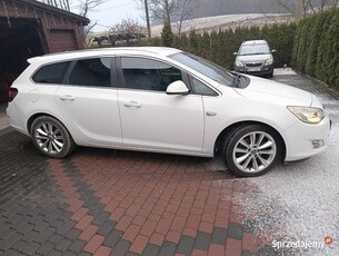 Opel Astra J