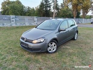 VW Golf 6 2009r 1.4 MPI 5 drzwi klimatronik 2 x koła hak grzane fotele