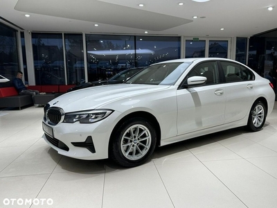 BMW Seria 3 320i Advantage