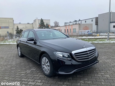 Mercedes-Benz Klasa E 200 9G-TRONIC