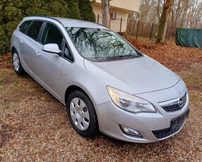 Opel Astra J 1.6 115KM,Nawigacja,Klimatyzacja,Parktronik,Bezwypadkowy,Stan BDB