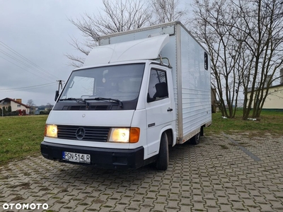 Mercedes-Benz MB 100