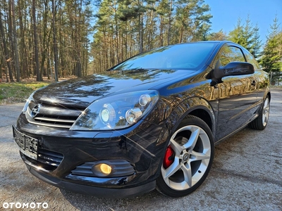 Opel Astra GTC 1.8 Black&White