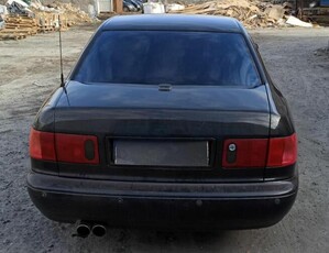 Audi A8 D2 quattro 3.7 V8