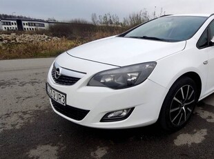 Opel Astra J 1.6 Benzyna