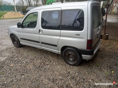 Na sprzedaż citroen berlingo benzyna gaz koloru srebrnego