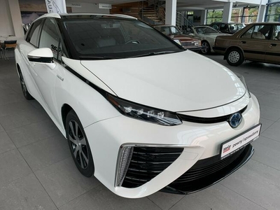 Toyota Mirai Hybryda automat piękne futurystyczne auto