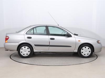 Nissan Almera 2003 1.8 218652km Comfort