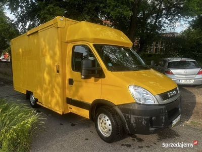 Iveco 35S11 2011rok pocztowóz niski przebieg