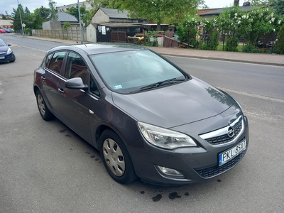 Opel Astra J Sprzedam Opel Astra J rok prod. 2010, silnik 1.7 Cdti ,