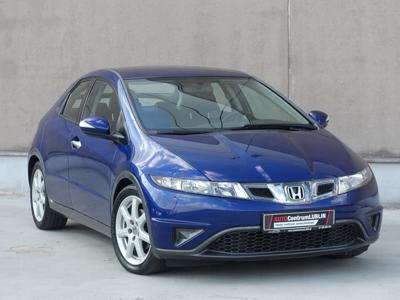 Honda Civic VIII Hatchback 3d 1.8 i-VTEC 140KM 2011