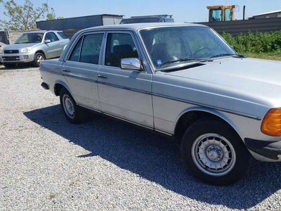 Mercedes W123 Sedan 2.0 D 55KM 1981